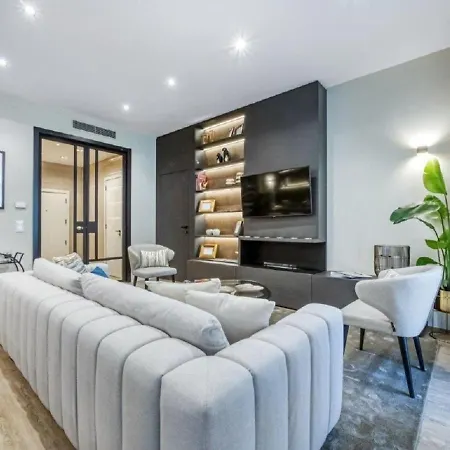 Stunning Near Avenue Liberdade Lisbon